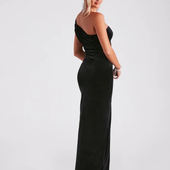 Windsor Katlynn Formal Velvet Long Dress - Picture 4 of 4